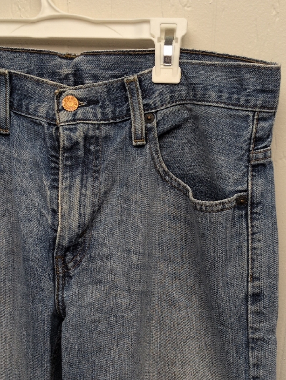 Levi's Men's Light Blue Denim Jeans with Leather Patch - Picture 7 of 16